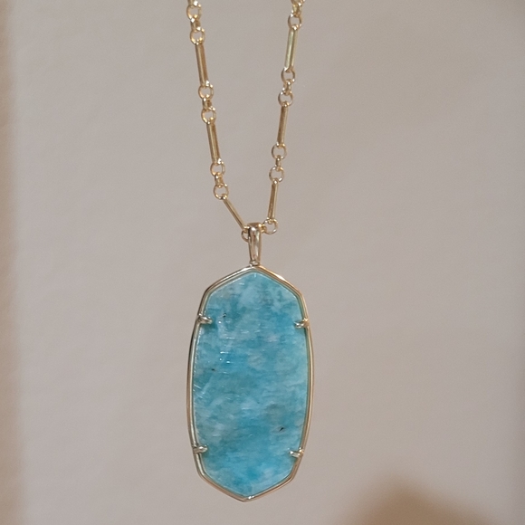 NWT KENDRA SCOTT NECKLACE IN GOLD - Picture 4 of 12